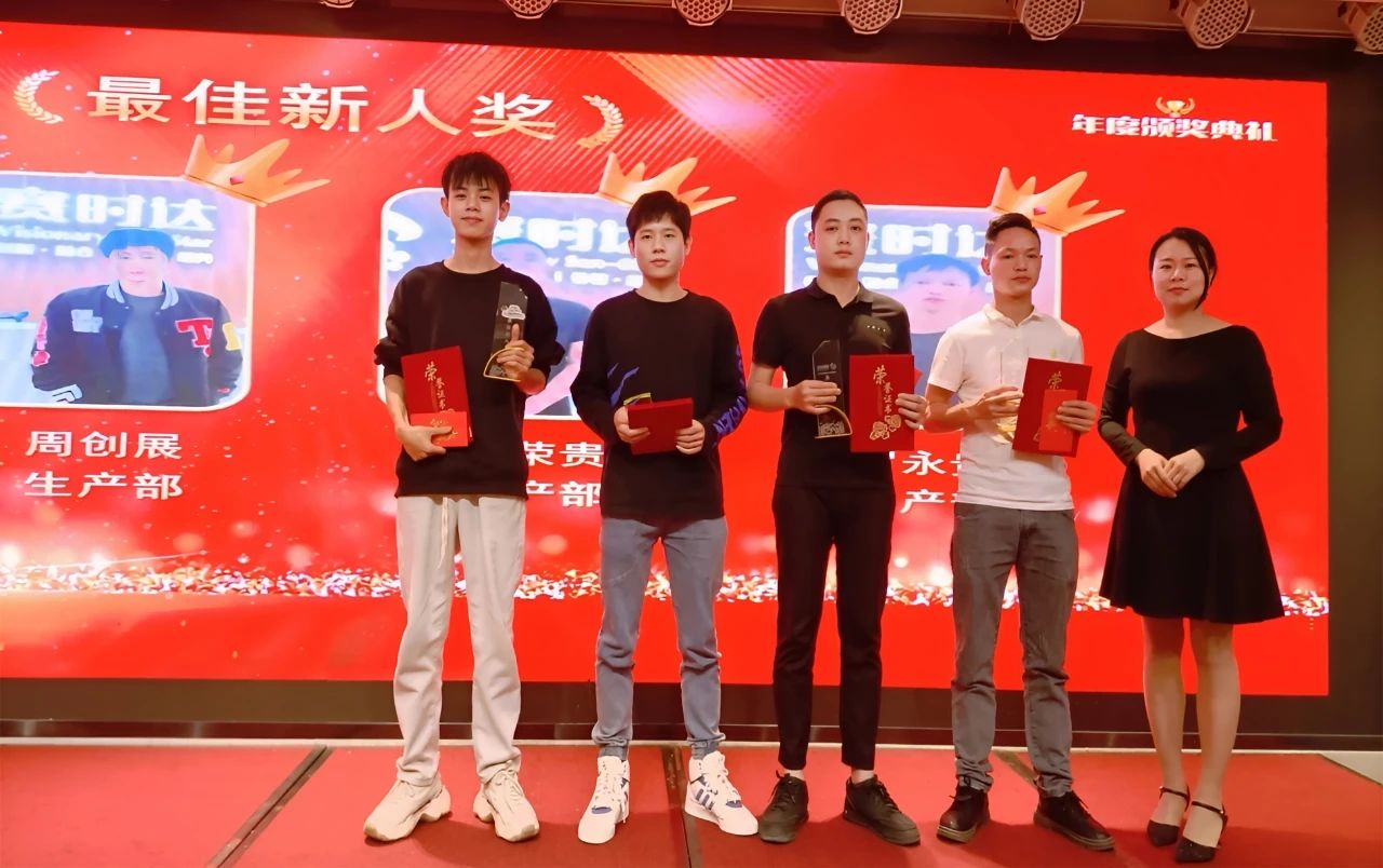 吳曉結(jié)為最佳新人頒獎(jiǎng).jpg