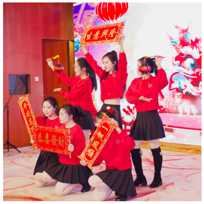 節(jié)目恭喜發(fā)財合影.jpg